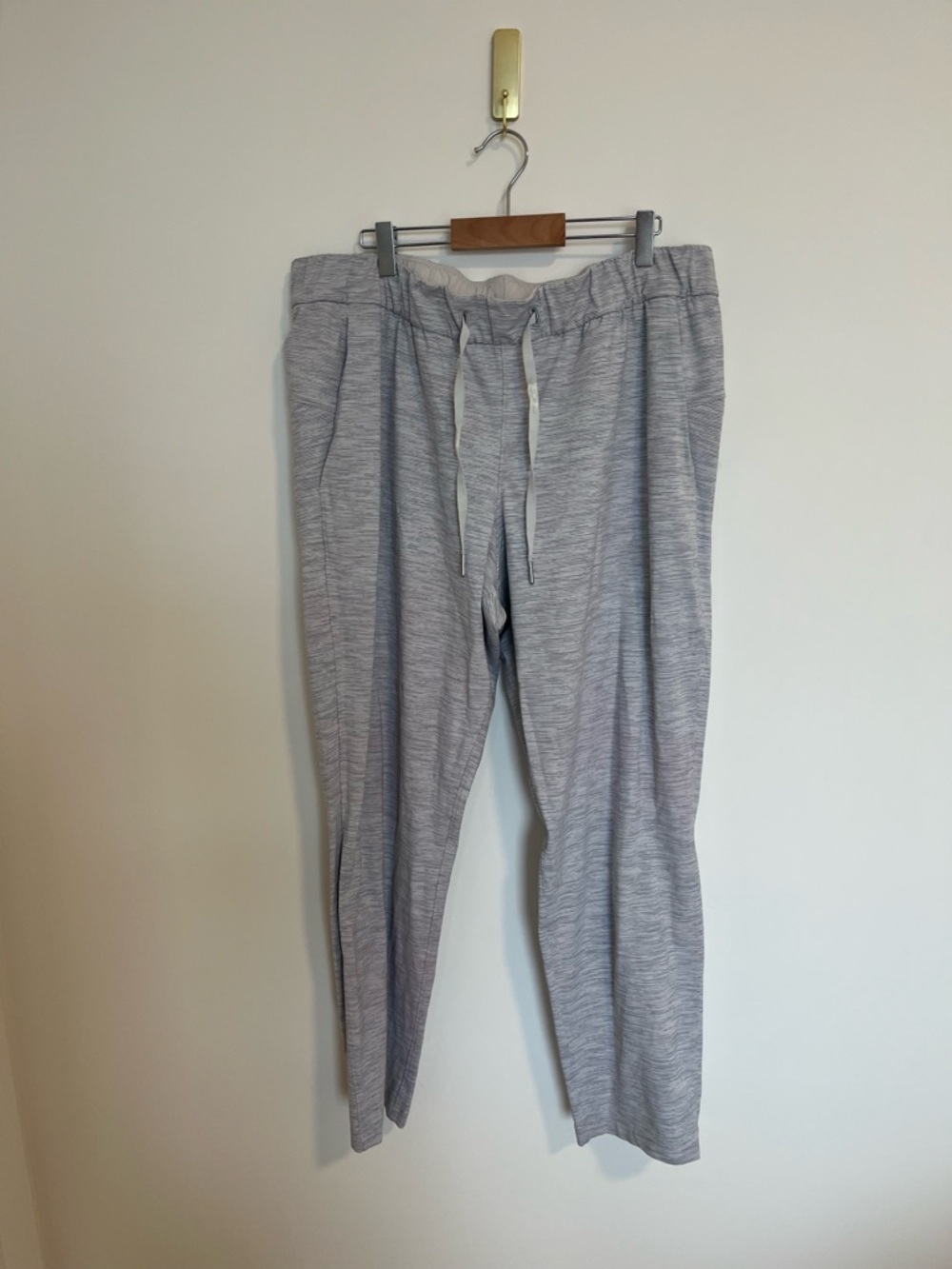 lululemon athletica Light Gray Men’s Joggers with Drawstring